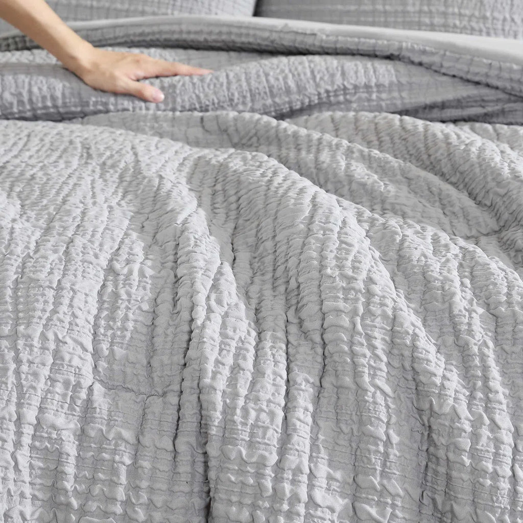 Serenity Wavy Polyester All Seasons Comforter Set